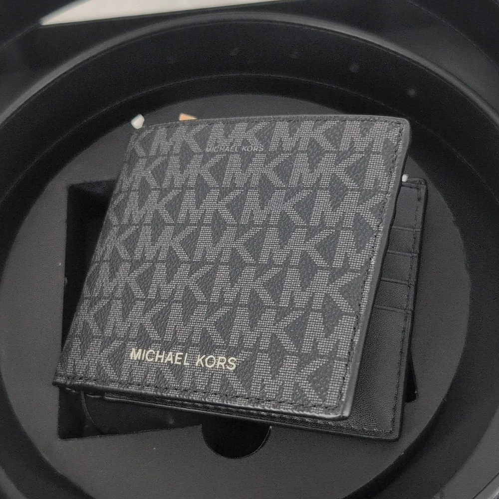 Belt & Wallet Set By Michael Kors NEW !!!